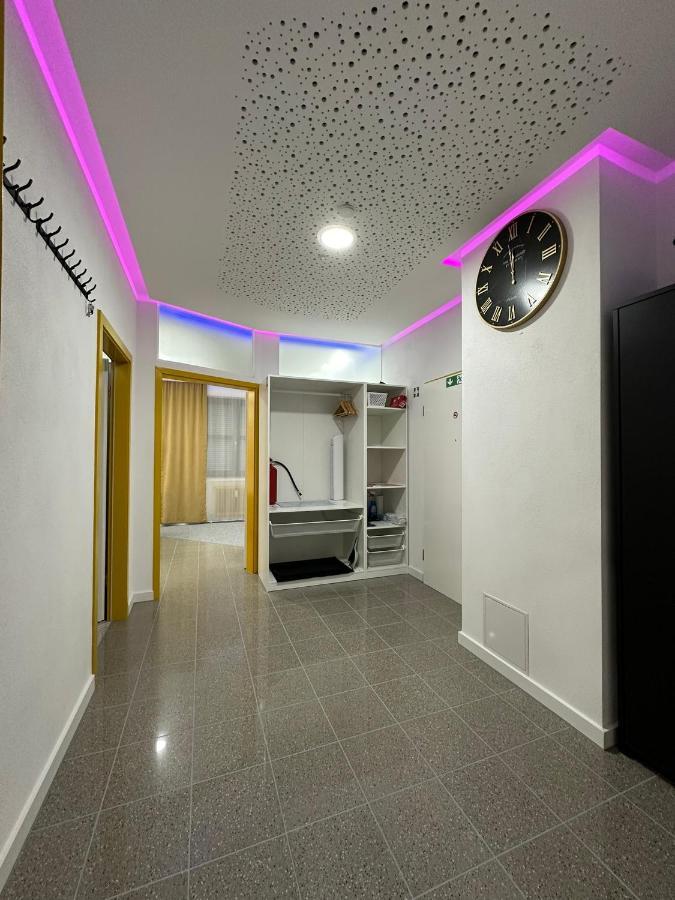 Modern Neuburg U - - 2 Zimmer, Komfort, Zentrum, Wi-fi, Smart Tv, Stellplatz, Kueche Neuburg an Der Donau