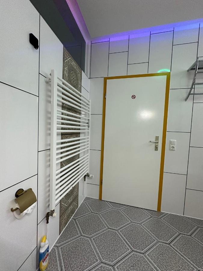 Apartment Modern Neuburg U - - 2 Zimmer, Komfort, Zentrum, Wi-fi, Smart Tv, Stellplatz, Kueche Neuburg an Der Donau