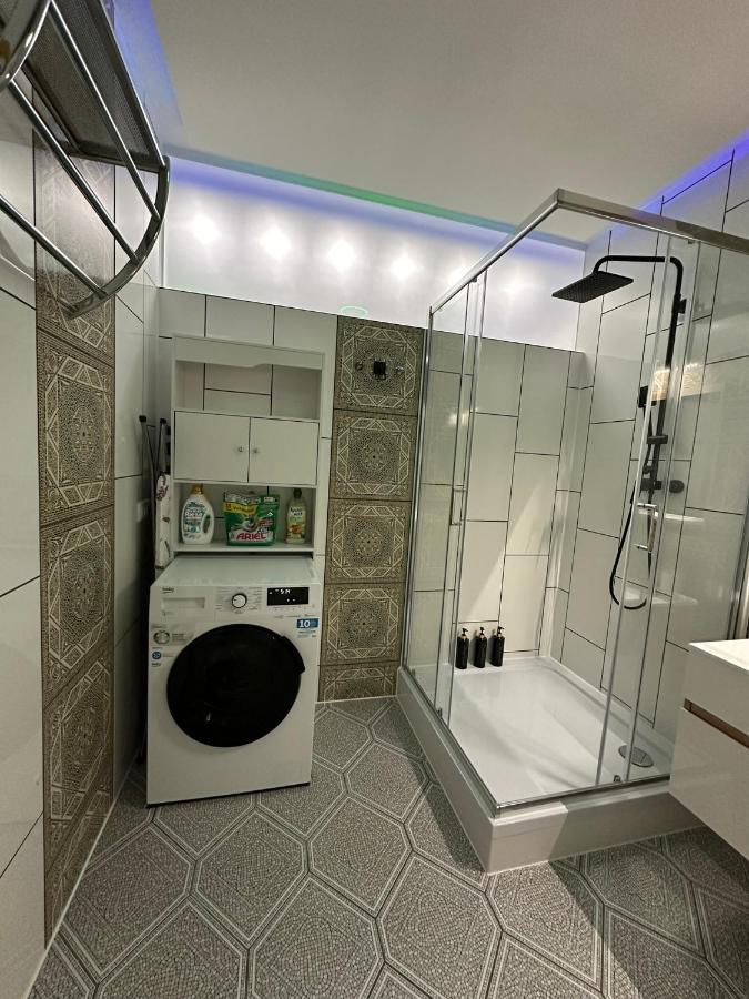 Modern Neuburg U - - 2 Zimmer, Komfort, Zentrum, Wi-fi, Smart Tv, Stellplatz, Kueche *