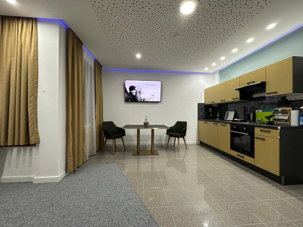 Modern Neuburg U - - 2 Zimmer, Komfort, Zentrum, Wi-fi, Smart Tv, Stellplatz, Kueche *