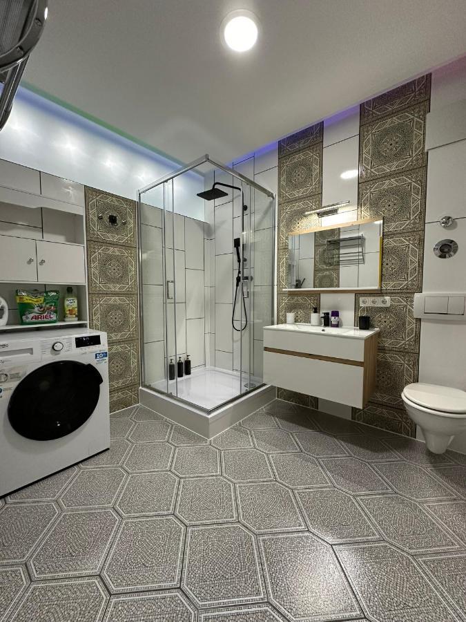 Modern Neuburg U - - 2 Zimmer, Komfort, Zentrum, Wi-fi, Smart Tv, Stellplatz, Kueche Apartment *